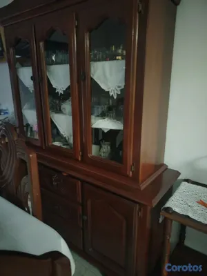 muebles y colchones - Comedor de 6 sillas y vitrina todo en caoba 4