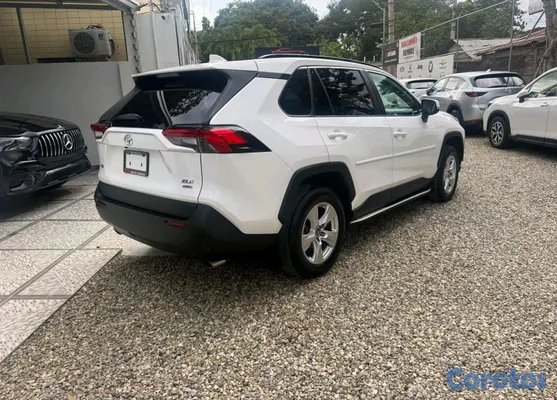 jeepetas y camionetas - Toyota rav4 2021 xle clean carfax  7