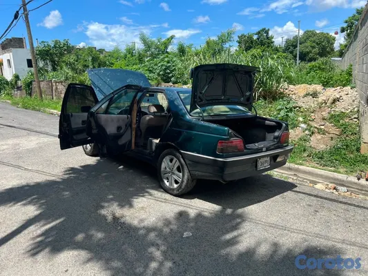 carros - Se vende carro peugeot 405 año1995 negociable 100 ml negociable con motor  15