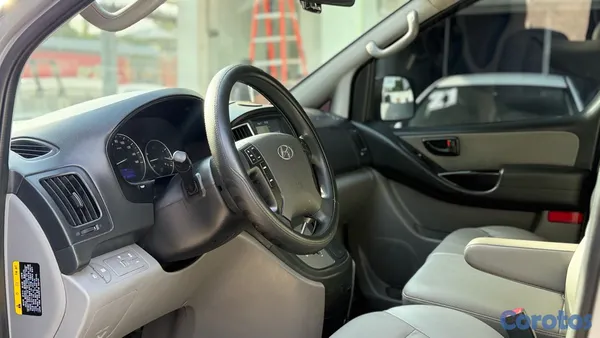 jeepetas y camionetas - 2018 Hyundai Grand Starex Diésel en oferta  5