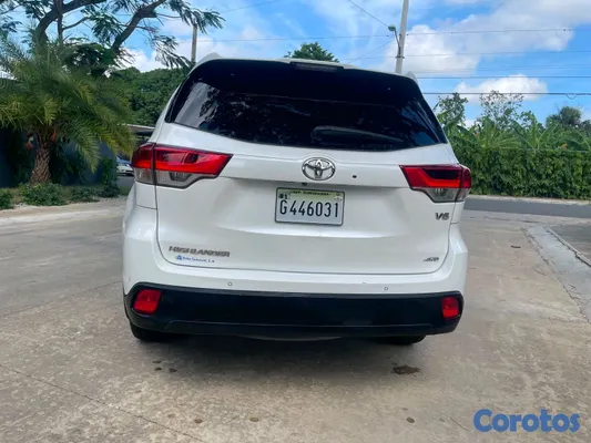 jeepetas y camionetas - Toyota higlander xle 2019 2