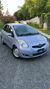 Toyota Vitz 2009 cuatro cilindros 