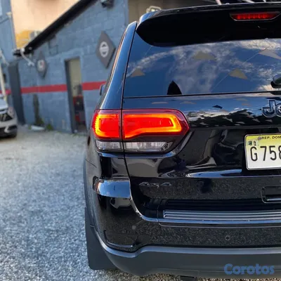 jeepetas y camionetas - JEEP GRAND CHEROKEE LAREDO 4X4 2018 6