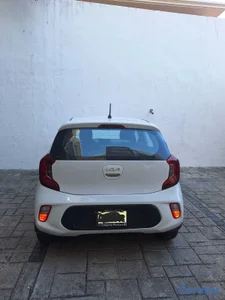 Kia Picanto 2023 en excelentes condiciones.