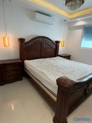 muebles y colchones - Cama king con dos mesas de noche Wynwood  2