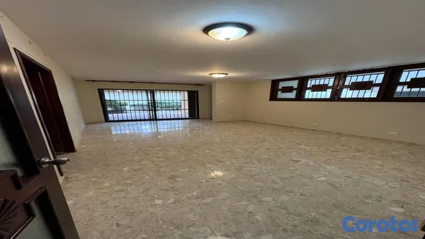 casas - Casa en Alquiler de 4 habitaciones en Paraiso 4