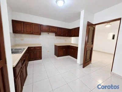 Apartamento en primer nivel en venta en Evaristo M