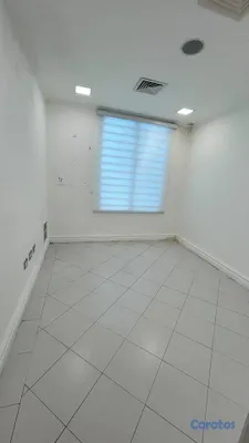 oficinas y locales comerciales - LOCAL COMERCIAL CON PRIVILEGIADA UBICACION EN PIAN 10