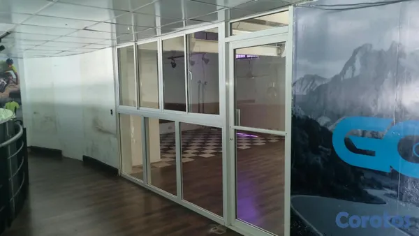 oficinas y locales comerciales - Alquilo Local  comercial 190 mts 1er piso en Arroy 6