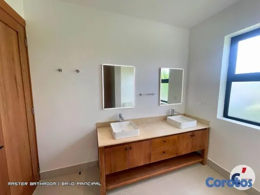 casas - Villa de 4 habitaciones con piscina climatizada en 20