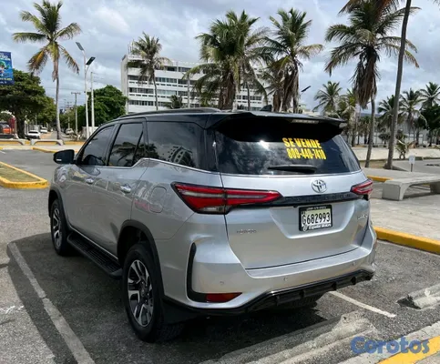 jeepetas y camionetas - Vendo Toyota Fortuner DIAMOND TSS año 2023 5