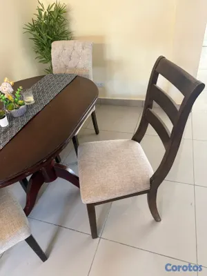 decoración y accesorios - comedor de caoba de 4 sillas incluye todo lo que ves en la mesa y la planta.  4