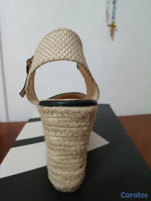 zapatos para mujer - Vendo Sandalias Negro y Crema cómo Nuevas 4