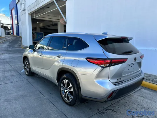 jeepetas y camionetas - Toyota highlander 2022 XLE 4x4 10