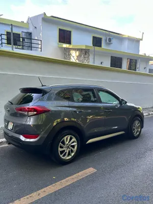 jeepetas y camionetas - Hyundai Tucson SEL AWD 2017
 5