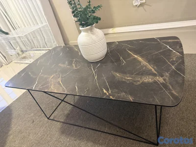 MESA DE CENTRO EN METAL Y MARMOL NEGRO