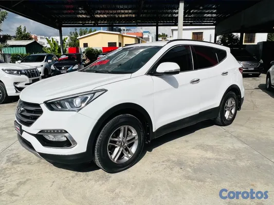 jeepetas y camionetas - Hyundai Santa Fe Se 2018 
• Motor Dohc • 4 Cilindros • 3 Filas de Asientos • 4