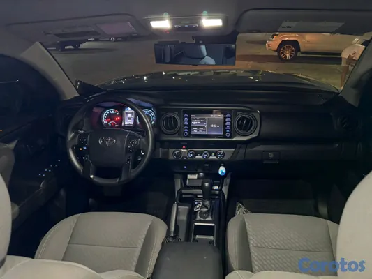 jeepetas y camionetas - Toyota Tacoma 2020 sr5 poco uso 4x4 único dueño  4
