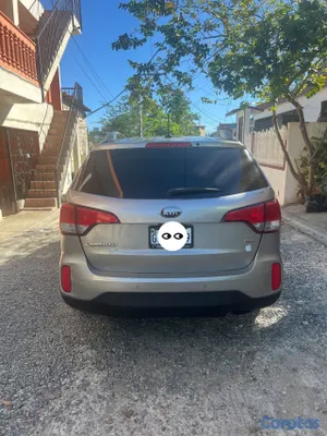 jeepetas y camionetas - KIA Sorento 2014 en excelente condiciones un poco negociable. 2