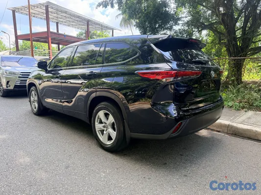 jeepetas y camionetas - Toyota higlander le 2021 clean carfax  4