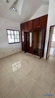 casas - Se alquila amplia propiedad para vivienda/negocio en Av. Circunvalación San Juan 12
