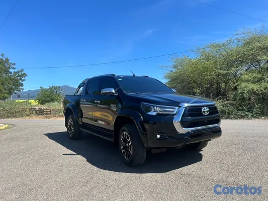 jeepetas y camionetas - Toyota Hilux SRX 2025 5