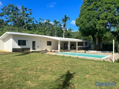 Inversión Inigualable! Villa con Terreno Expansivo Cerca de Playa Punta Popi