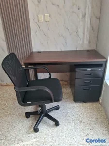 Escritorio para oficina y silla profesional 