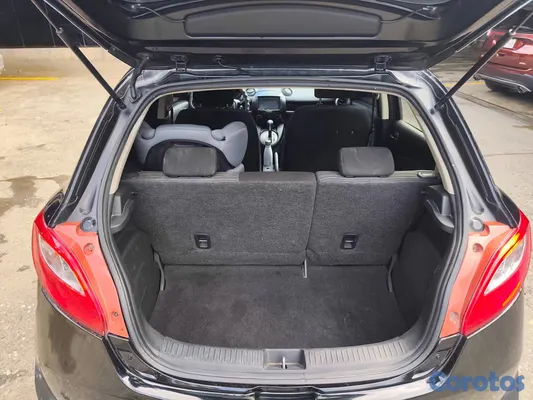 carros - Mazda Demio año 2010 Negociable RD 380,000.00 4