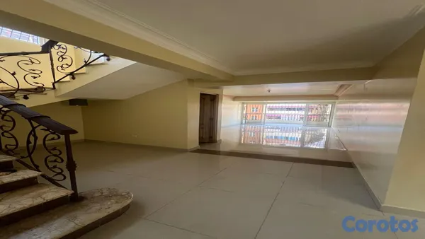apartamentos - Vendo amplio Penthouse de 3 habitaciones Ubicado en Urbanización Real. 9