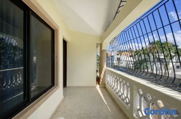 casas - Casa en Venta de Dos Niveles en Miramar 19