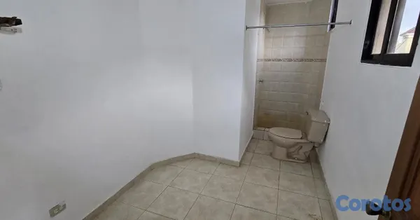 apartamentos - ALQUILÓ 4to piso no ascensor ennla esmeralda próximo al bravo  6