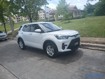 VENTA DE TOYOTA RIZE 2024. COLOR BLANCO PERLA