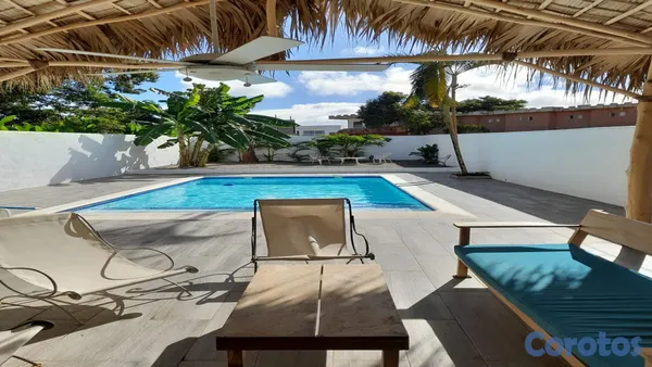 casas vacacionales y villas - "Villa en Zona de Desarrollo con 8 Garajes" 4