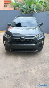 Toyota rav4 2019 xle clean carfax 