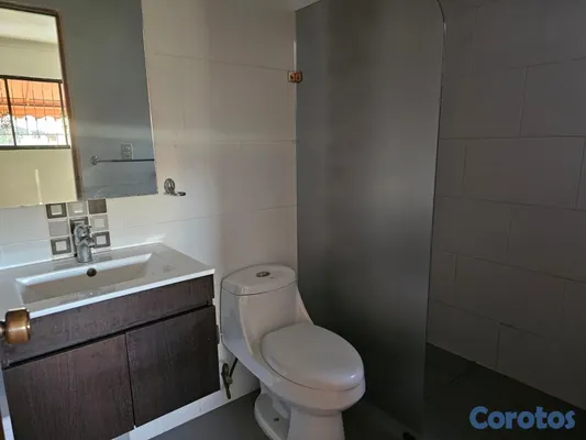 apartamentos - vendo altos De Arroyo hondo tres habitaciones dos baños dos parqueos balcón serv 10