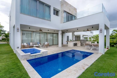VILLA DE LUJO EN VENTA – PLAYA NUEVA ROMANA