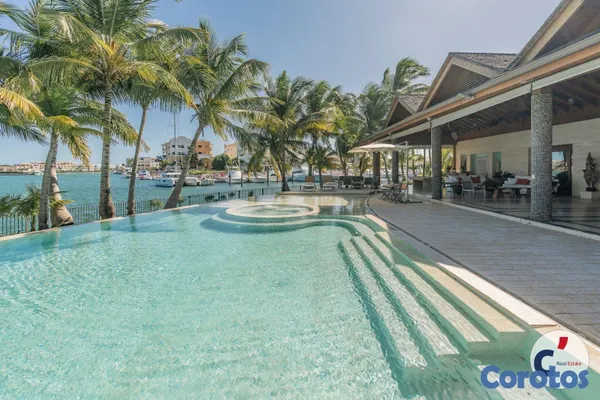 casas - Exclusive Waterfront Estate on a Private Island in 8