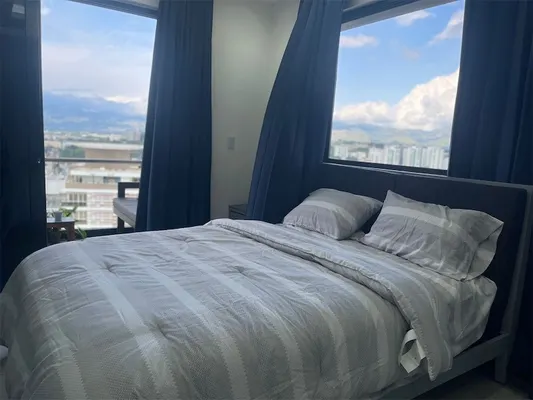 apartamentos - Apartamento en piso alto de venta en La Esmeralda 6