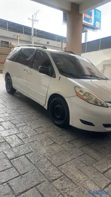 jeepetas y camionetas - Toyota Sienna equipada con gas natural, rampa para persona con discapacidad  4