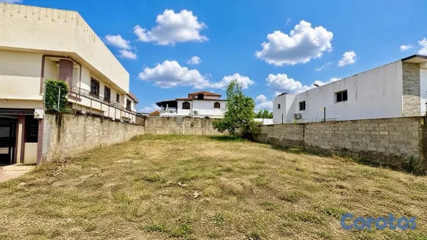 solares y terrenos - Solar en venta en Avenida República de Colombia Residencial Cerrado y Seguridad  2
