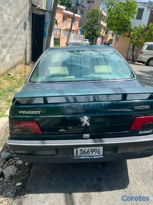 carros - Se vende carro peugeot 405 año1995 negociable 100 ml negociable con motor  4
