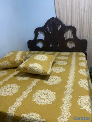 muebles y colchones - juego de habitación completo en caoba gavetero base de cama y dos mesitas  4