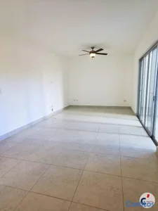 Apartamento de 2 habitaciones moderno con jardín p