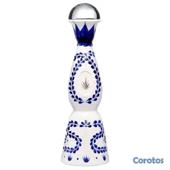 decoración y accesorios - Vendo botellas artesanal de tequila azul para decoración están vacias. 