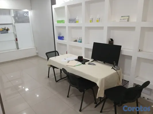oficinas y locales comerciales - ALQUILAMOS LOCAL PRIMER NIVEL PASILLO PRINCIPAL. PLAZA NACO. 2