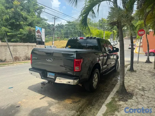 jeepetas y camionetas - Ford F-150 SuperCrew 4x4 — Motor 5.0L V8 Coyote 2015 Guard Metallic 4