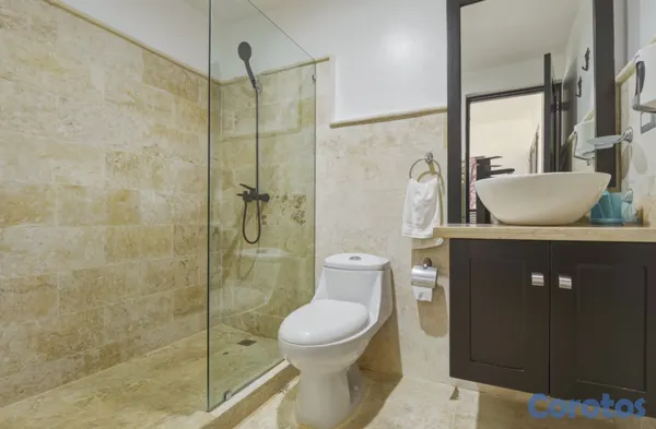 apartamentos - SALE BY OWNER | FULLY TURNKEY 2BR/2BA CONDO AT GRA 11