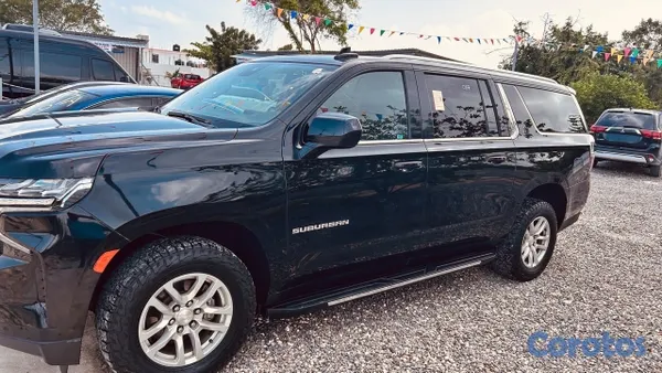 jeepetas y camionetas - Suburban de 3 filas 2023 3