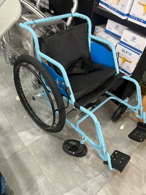 Salud y Equipamiento Médico - Silla de rueda azul  2